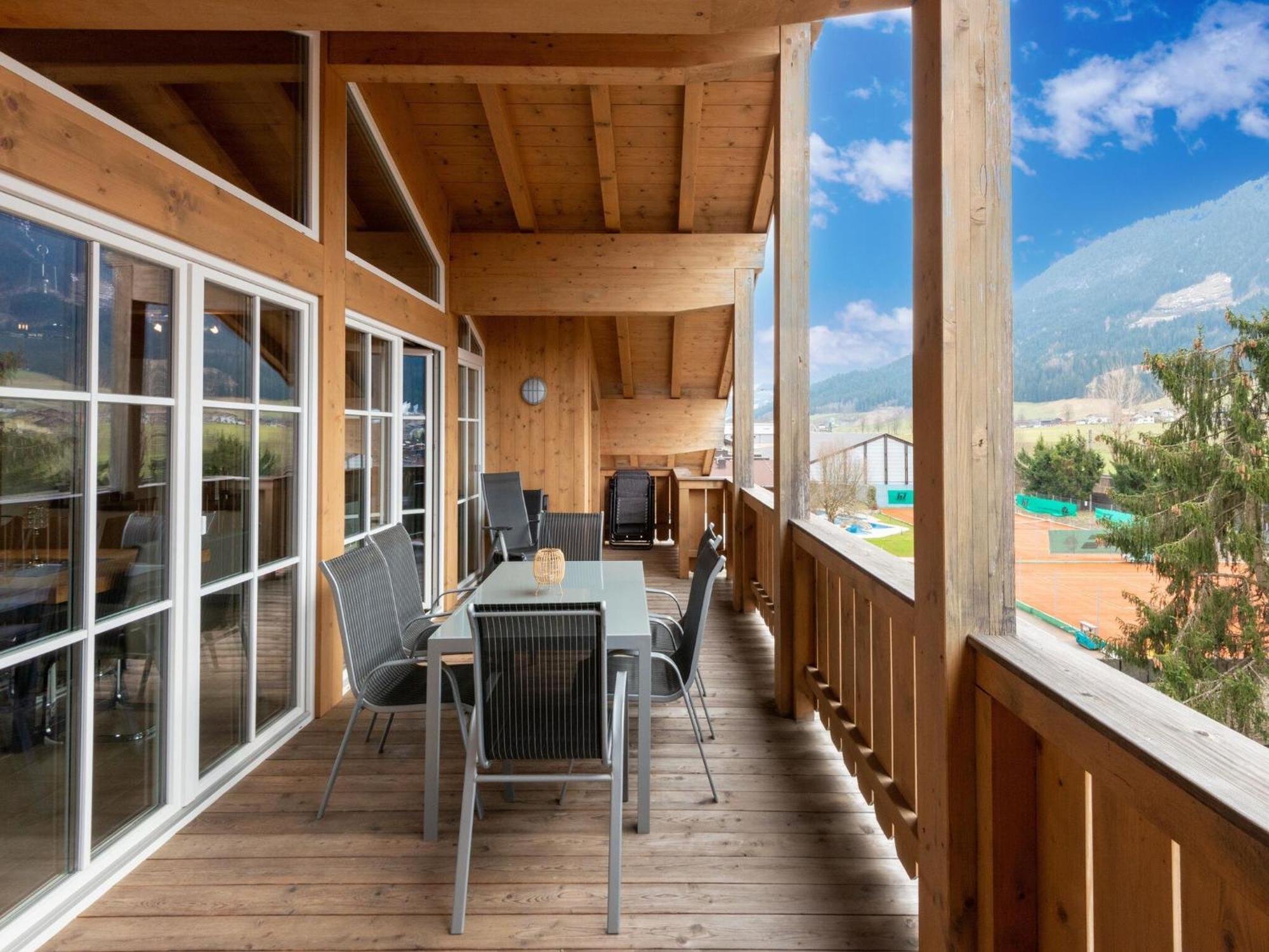 Luxury Penthouse With Balcony Ski Storage Carport Lift Leilighet Brixen im Thale Eksteriør bilde